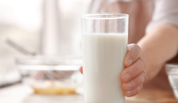 雀巢也卖低温奶，但年轻人想要鲜奶自由不容易