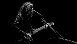 曲库爆炸、老歌回潮、中腰部崛起，顶流艺人开始陷入“流量焦虑”