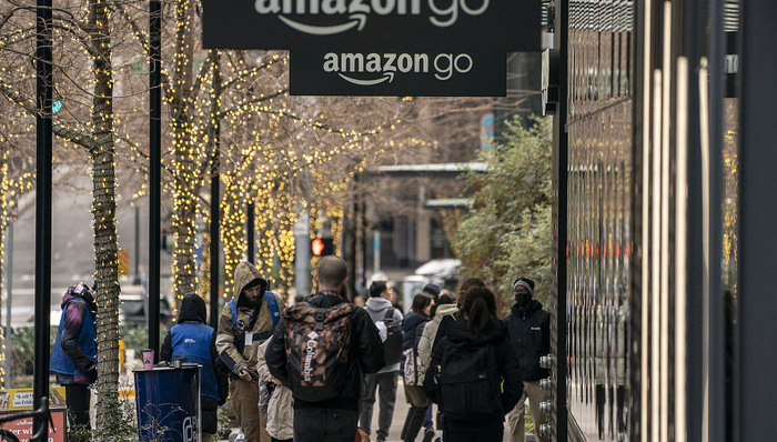 亚马逊2022年历史性亏损27亿美元，电商业务回升，云计算业务失速