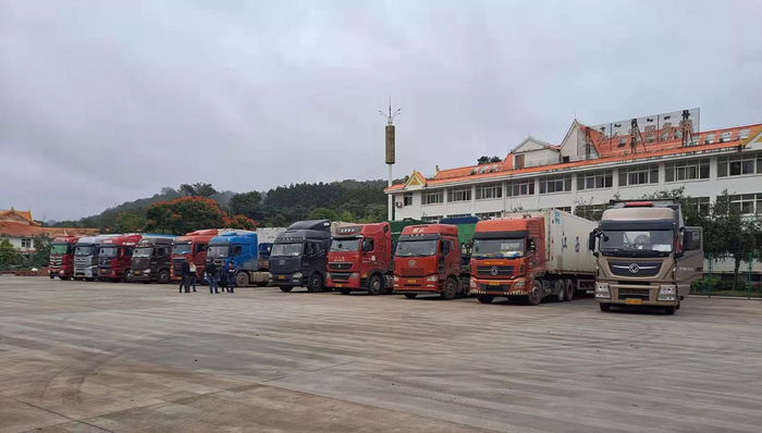 跨境货运老板：不少货车司机转行了，希望今年把握机会弥补损失｜在春天许一个愿望⑨