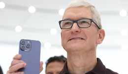 苹果营收、利润双下滑，CEO库克降薪超3亿，“裁员是万不得已的手段”