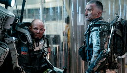 《流浪地球2》的道具里，藏着这座城市的经济密码