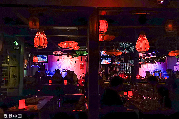 三里屯酒吧街，未满30岁