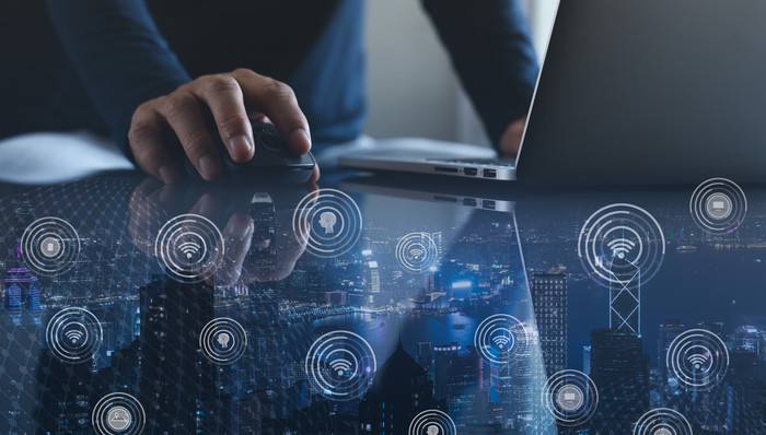 中国互联网业务收入10年来首降，生活服务平台降幅明显