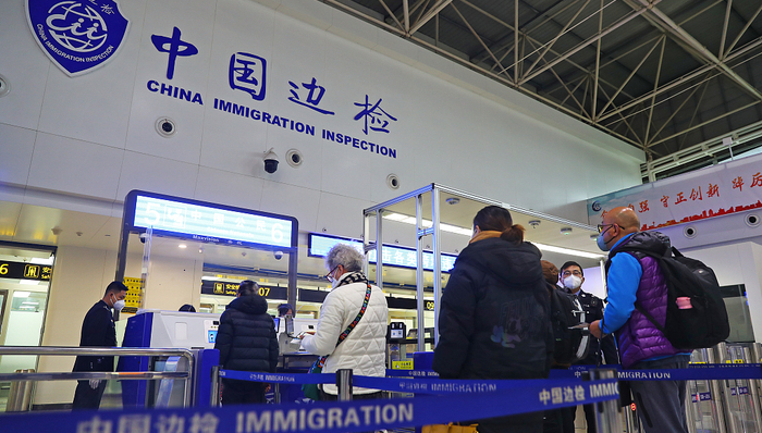 出境旅游；旅游