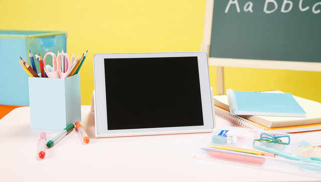 8999元VS4599元，科大讯飞和学而思同日发布学习机