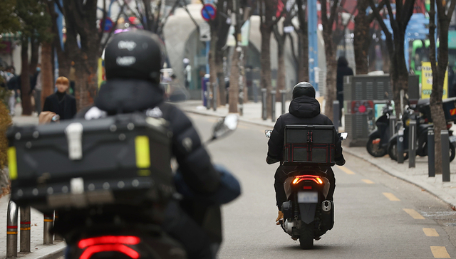 餐盒再生做文具、服装，美团青山计划正带动外卖商家减塑