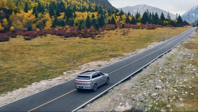 闪电快讯 | 理想L7价格下探至31.98万 特斯拉、蔚来、问界谁更慌？