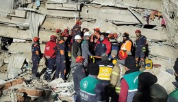 中國多支救援力量抵達土耳其，國家救援隊已從廢墟中救出一名孕婦