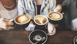 強敵勇、追兵緊，星巴克艱難“守擂”