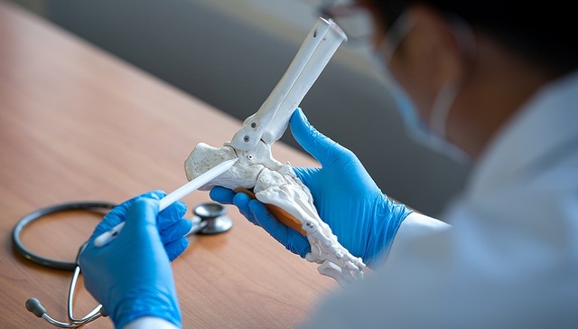 人工关节集采后，一批骨科企业奔向种植牙