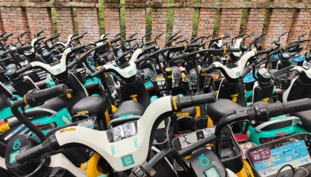 广州街头涌现共享电单车，交通部门称其违法上路