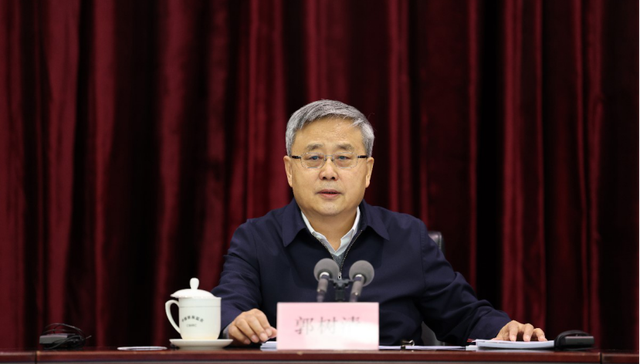 【人物】学者型官员、郭旋风、拆弹专家…67岁郭树清卸任银保监会首任主席