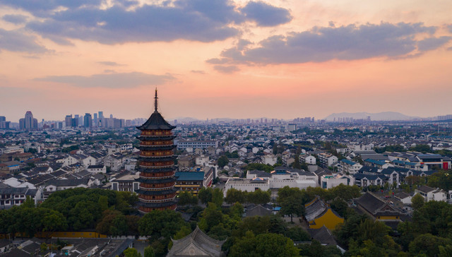 31家房企抢一块地、楼面价创新高，苏州首轮卖地冷热不均