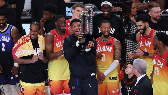 字母哥、詹姆斯先后伤退，NBA全明星比赛乏味却无碍商业热度持续