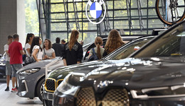 寶馬4S店銷售累積詐騙13起、涉案金額超200萬，負(fù)責(zé)人稱不會賠償消費(fèi)者損失，可提供訴訟費(fèi)用支持 | 界面汽車315