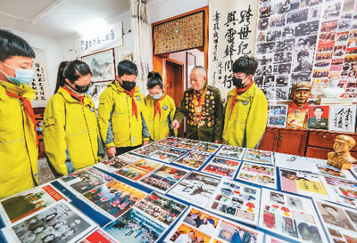 雷锋,雷锋班,感动中国人物,舰载机,螺丝钉,雷锋铺,洋雷锋,鸡毛信,爱心班,文墨班
