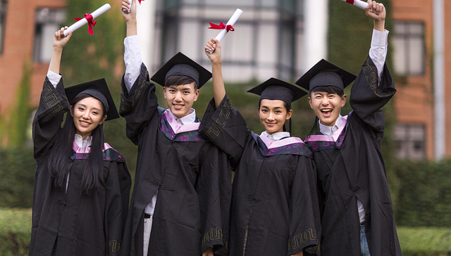 仅6.1%应届本科生起薪过万，很幸福但工资不高的工作受欢迎