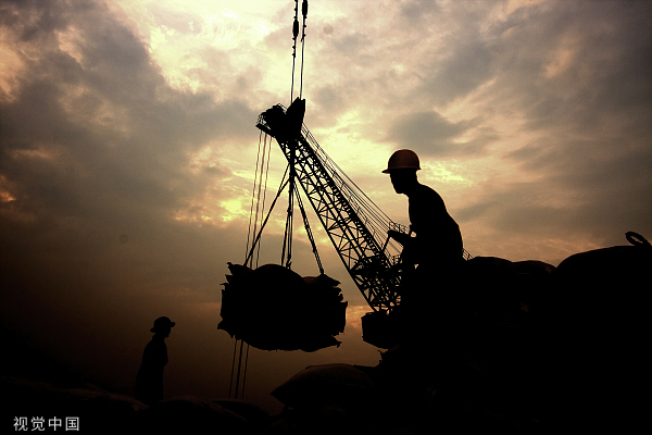 【专访】李雄：没有劳动关系的超龄从业者需要“底线保护”