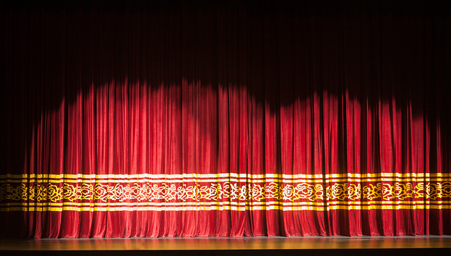 疫情三年之后，上海演艺市场再出发 | 春天经济日记