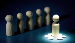 跳槽涨薪梦碎，年轻人等待“金三银四”