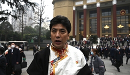 “谁砸了甘孜旅游的锅，我砸他饭碗”，网红文旅局局长刘洪怒斥差评酒店