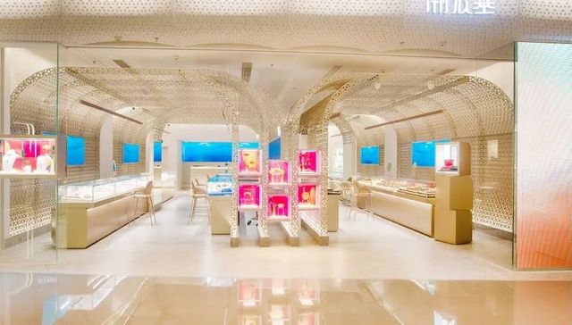 卖钻石起家的潮宏基也要押注黄金，在成都开设首间非遗概念店