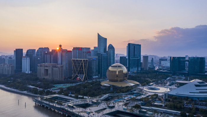 首轮土拍回暖，杭州趁热再挂10宗地，总起价131亿