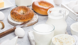 奶酪成巨头“心头好”，法国企业百吉福要被中国乳企龙头收购？