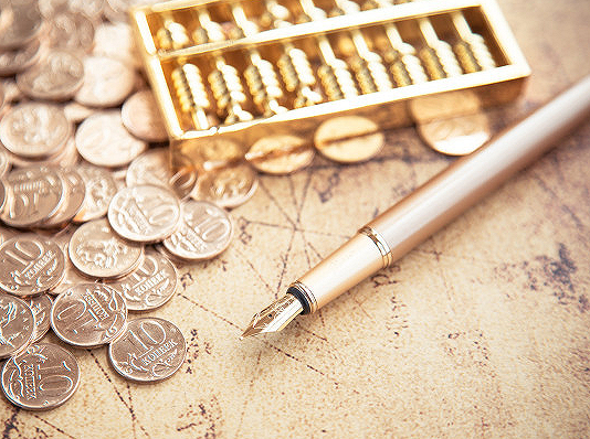 电解液龙头瑞泰新材：2022净利涨27%，股价降37%，行业内卷下何去何从？