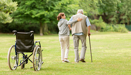 民進中央：增加家庭照料者的退稅額度，合理制定“照料假”天數(shù) | 兩會·最熱烈