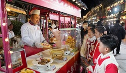 商务部部长：汽车、家电、家居、餐饮是恢复和扩大消费的重点领域