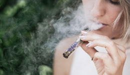 中国电子烟“借道渡海”