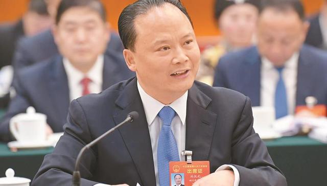 通威集团刘汉元：建议优先保障硅能源产业用电需求，允许自建光风电站 | 两会·最希望