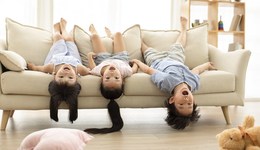 委员建议为三孩家庭颁发“光荣证” | 两会·最热烈