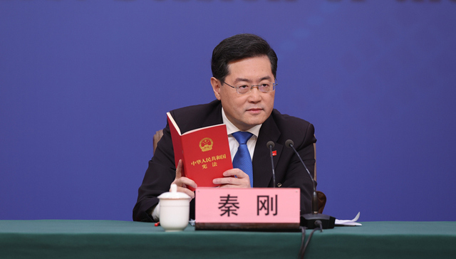 外交部长秦刚回应14个热点问题，要点都在这里了