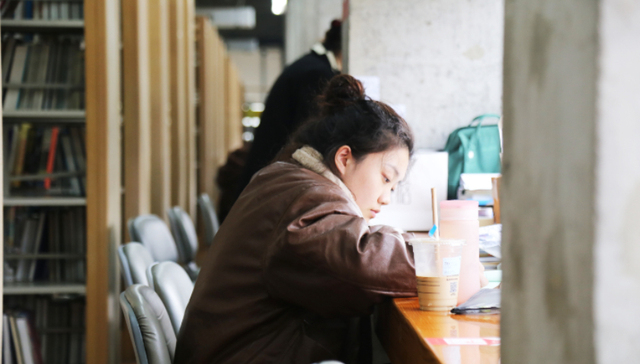 遏制考研“高考化”，要禁用考研率评价本科办学 | 教育洞察