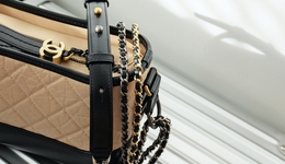 香奈儿狂涨一万，小红书哀嚎一片