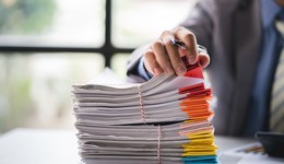 委員建議清理有關(guān)公職人員生育審查的規(guī)定 | 兩會·最熱烈