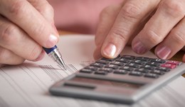 代表：建议以家庭为单位申报个税，委员：应增加一线劳动者劳动报酬 | 两会声音