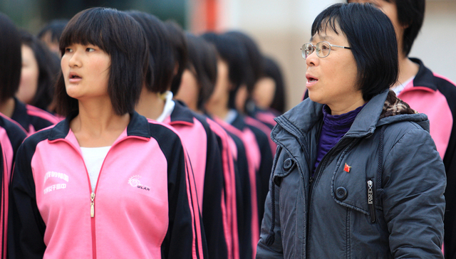 编辑部聊天室｜资助八年的女生嫁给有钱人做全职太太，你能接受吗？