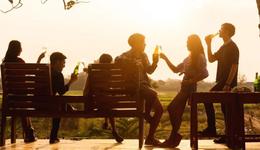 从大厂“毕业”，年轻人有100种方式搞钱