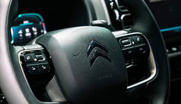 傳統(tǒng)汽車(chē)“飲鴆止渴”？