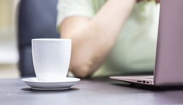 代表：应出台防治性骚扰行为指南，委员：将中小学睡眠质量纳入考核 | 两会声音