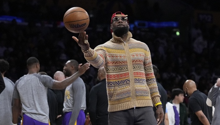 分拨勒布朗·詹姆斯额外股份，芬威集团主导NBA巨星全球商业化