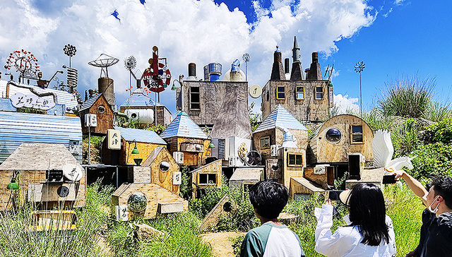 【图集】雪山中畅饮，树屋里会友：当咖啡馆“卷”入小城