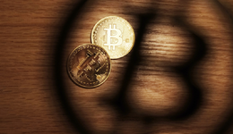 硅谷银行倒下，比特币“站”了起来