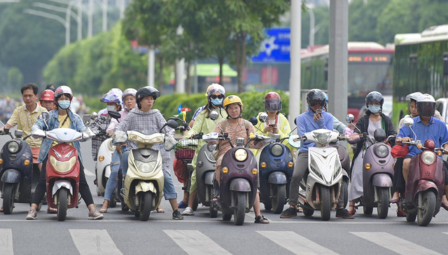 骑车头盔成了戴在头上的“刀片”，央视关注头盔质量堪忧|界面315