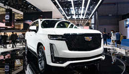 致命黑屏、电池起火、投诉频频……百年车企，困在新能源时代里