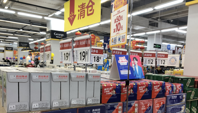 酒企涨价、股价大幅波动，白酒淡季引发连锁反应